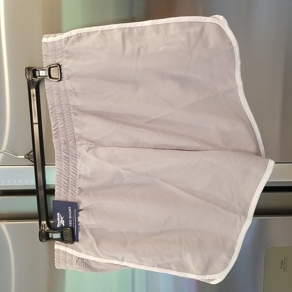 💕REEBOK💕 Game Time Shorts Built-In Brief Large L NWT - Picture 2 of 9